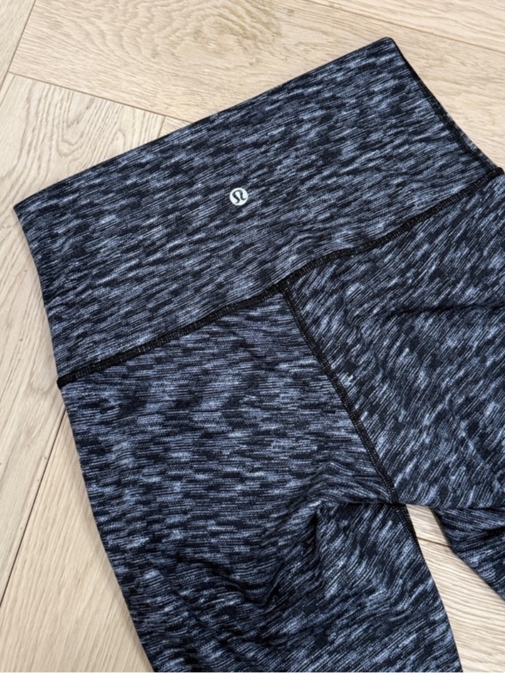 🍋LULULEMON Wunder Under Crop (Hi-Rise) Dramatic Static White Black size 6